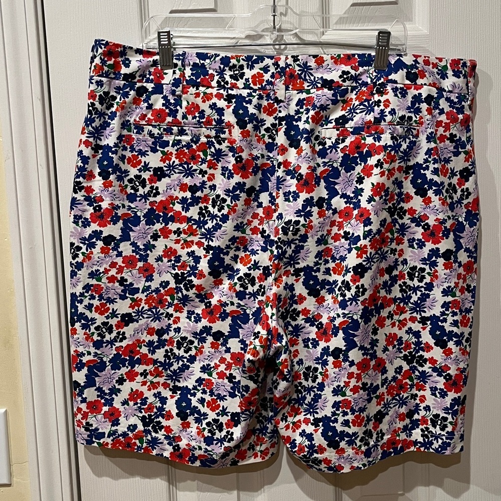 Lands' End Floral Print Women's Shorts - Picture 3 of 4